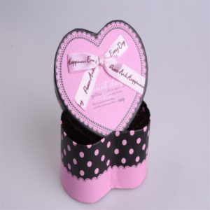 Custom-premium-heart-shape-emossed-chocolate-paper-gifts-box-set-packaging-with-ribbon-stain-pull-Mardi-Gras-wholesale-mfg