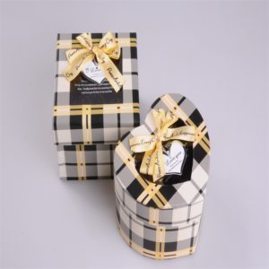 Custom-premium-heart-shape-metallic-paper-chocolate-box-packaging-with-ribbon-stain-pull-Mardi-Gras-wholesale-mfg