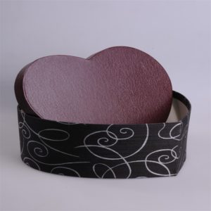 Custom-premium-heart-shape-metallicl-paper-gifts-box-chocolate-packaging-with-ribbon-stain-pull-Mardi-Gras-wholesale-mfg