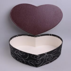 Custom-premium-heart-shape-metallicl-paper-gifts-box-set-packaging-with-ribbon-stain-pull-Mardi-Gras-wholesale-mfg