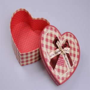 Luxury-hearts-shape-paper-jewelry-gifts-box-set-with-lid-cap-box-ribbon-stain-pull-valentine-wholesale-mfg