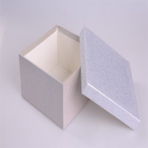 Premium-two-piece-metallic-paper-gifts-box-set- with-lid-cap-christmas-cube-wholesale-mfg