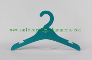 Tee_top_cardboard_hangers_Brooks - Dash_Ziphes_paper_hangers_GapCH032