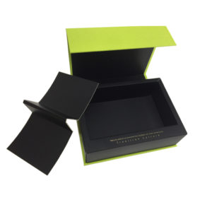 customized-fashion-magnet-closure-box-hot-stamping-luxury-paper-cosmetic-box-packaging-mfg