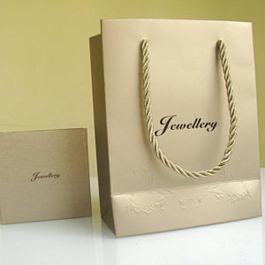 hot-stamping-gold-paper-apparel-shopping-bags- UV-laminated-packaging-handle-PP-string-mfg